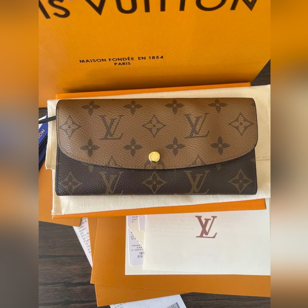 Louis Vuitton Emilie Wallet - Picture 2 of 11
